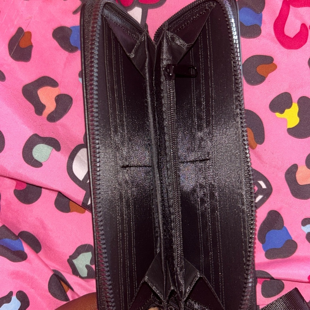 Ed Hardy Black and Red Skull Design Wallet - Picture 3 of 5